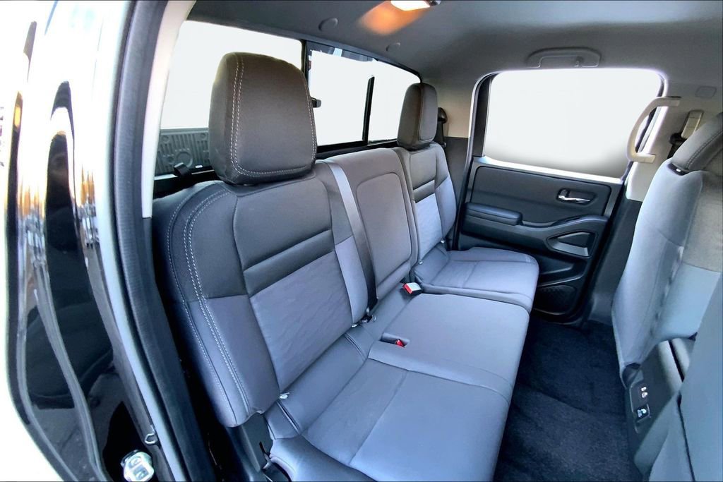 Used 2023 Nissan Frontier SV image 17