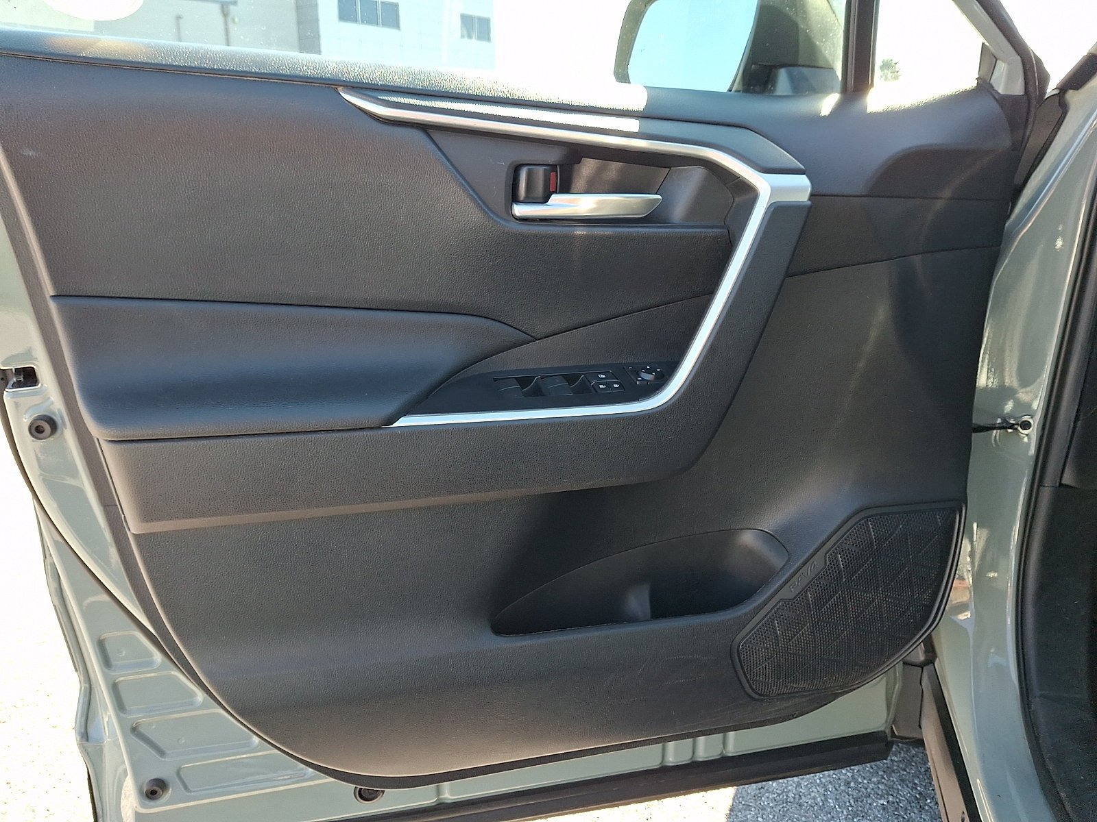 Used 2021 Toyota RAV4 XLE w/ Convenience Package AWD/4WD image 14