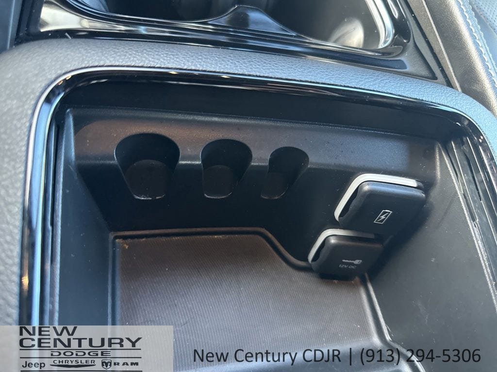 Used 2025 Chrysler Pacifica Limited FWD image 29