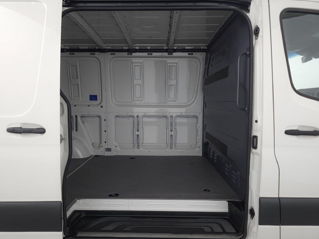 Used 2025 Mercedes-Benz Sprinter 2500 image 23