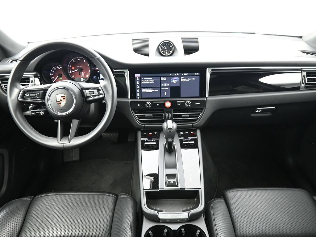 Certified 2025 Porsche Macan AWD/4WD image 6