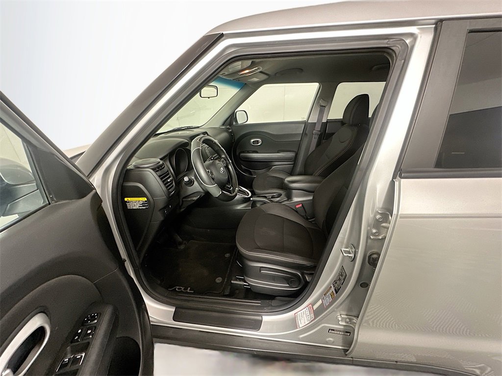 Used 2018 Kia Soul Base image 18