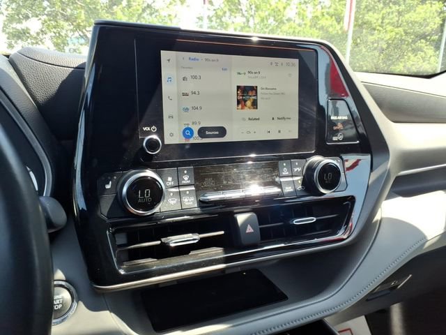 Used 2023 Toyota Highlander XLE AWD/4WD image 19