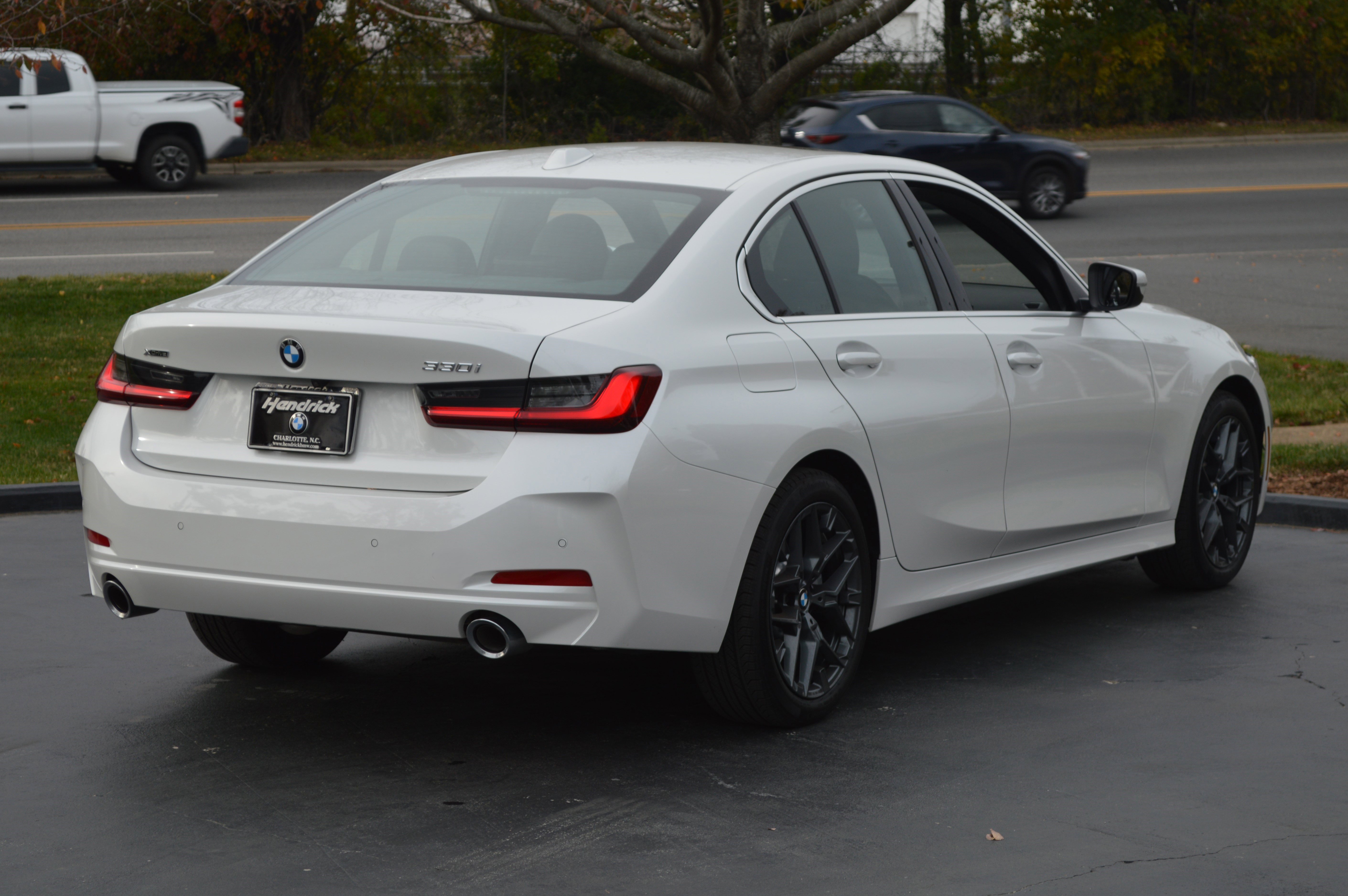 Used 2025 BMW 330i xDrive Sedan w/ Convenience Package AWD/4WD image 10