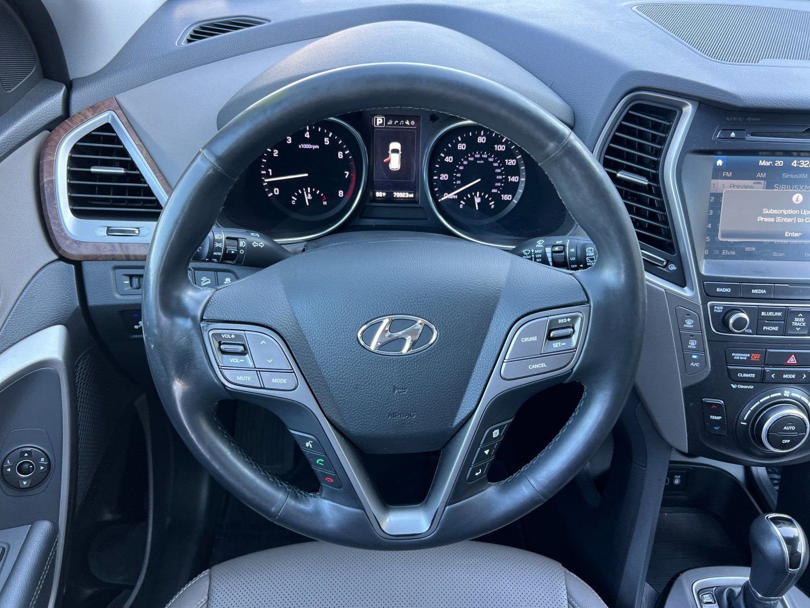 Used 2017 Hyundai Santa Fe SE w/ Cargo Package image 14