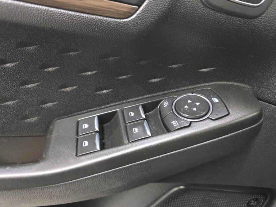 Used 2020 Ford Escape Titanium image 31