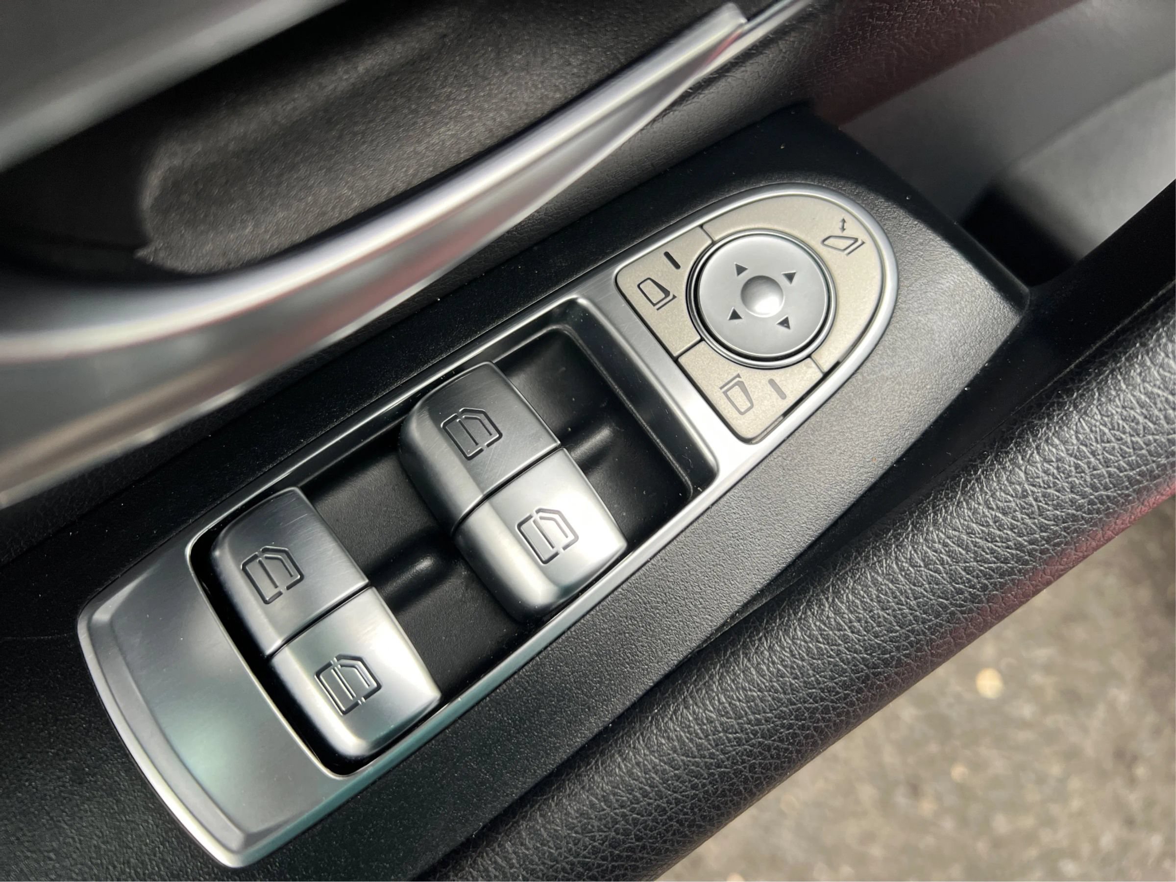 Used 2018 Mercedes-Benz E 400 4MATIC Coupe w/ Premium 1 Package image 31