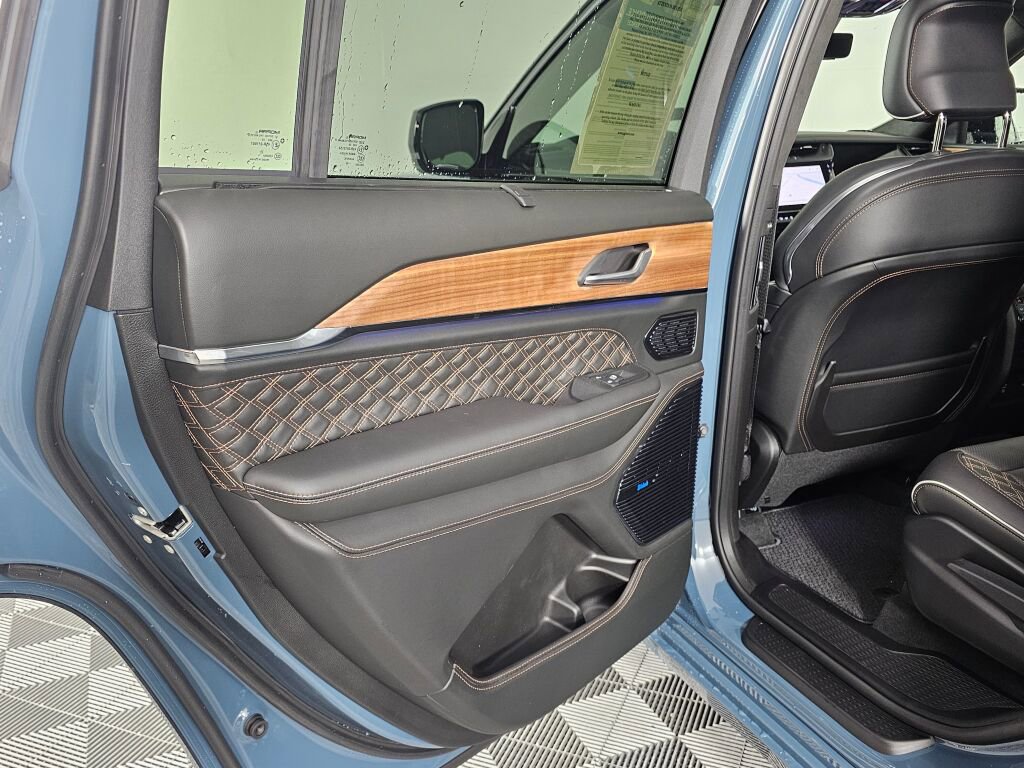 New 2026 Jeep Grand Cherokee L Summit AWD/4WD image 33