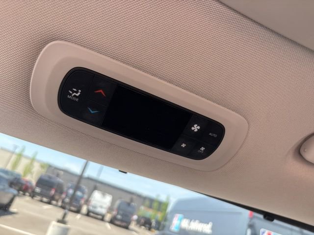 Used 2023 Chrysler Pacifica Touring-L image 21