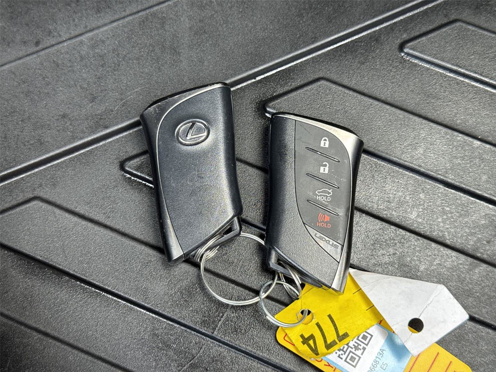 Used 2025 Lexus ES 300h w/ Luxury Package FWD image 22
