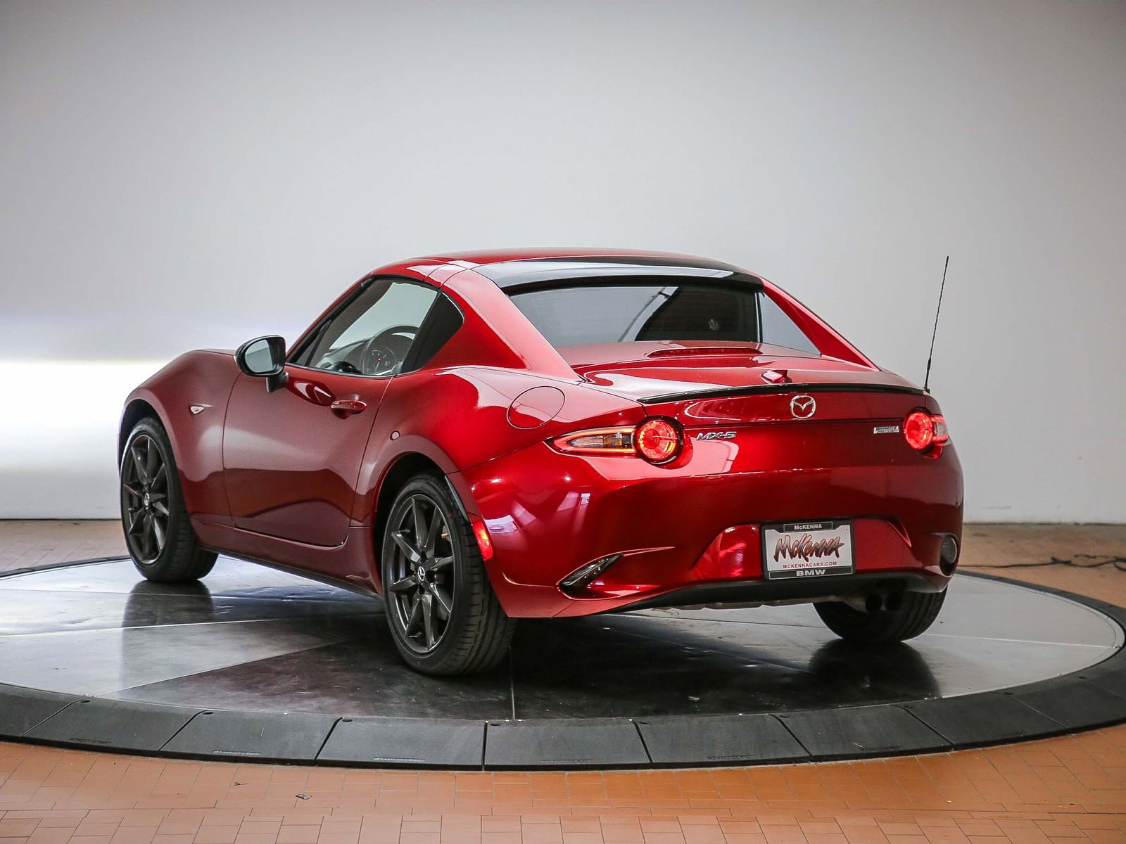 Used 2018 MAZDA MX-5 Miata RF Club RWD image 2