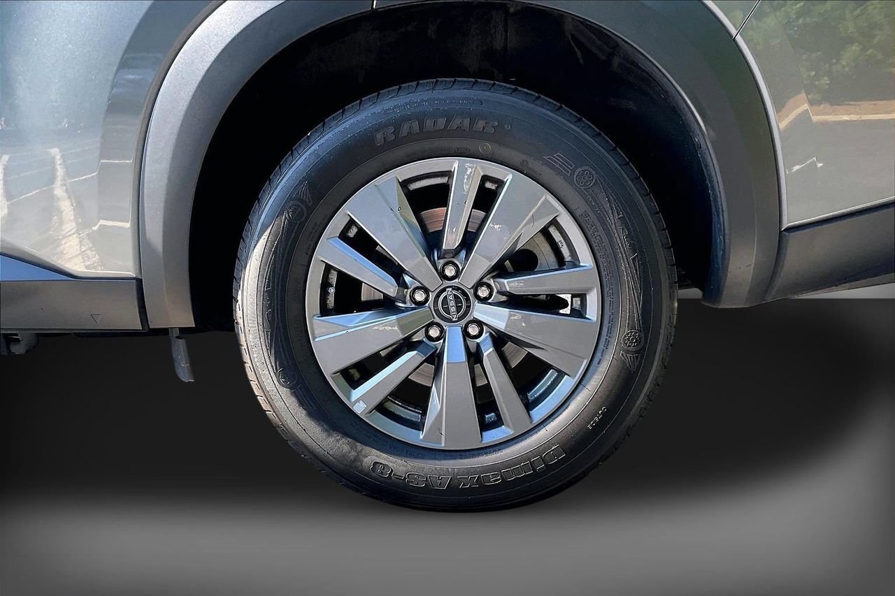Used 2025 Nissan Pathfinder SV AWD/4WD image 35