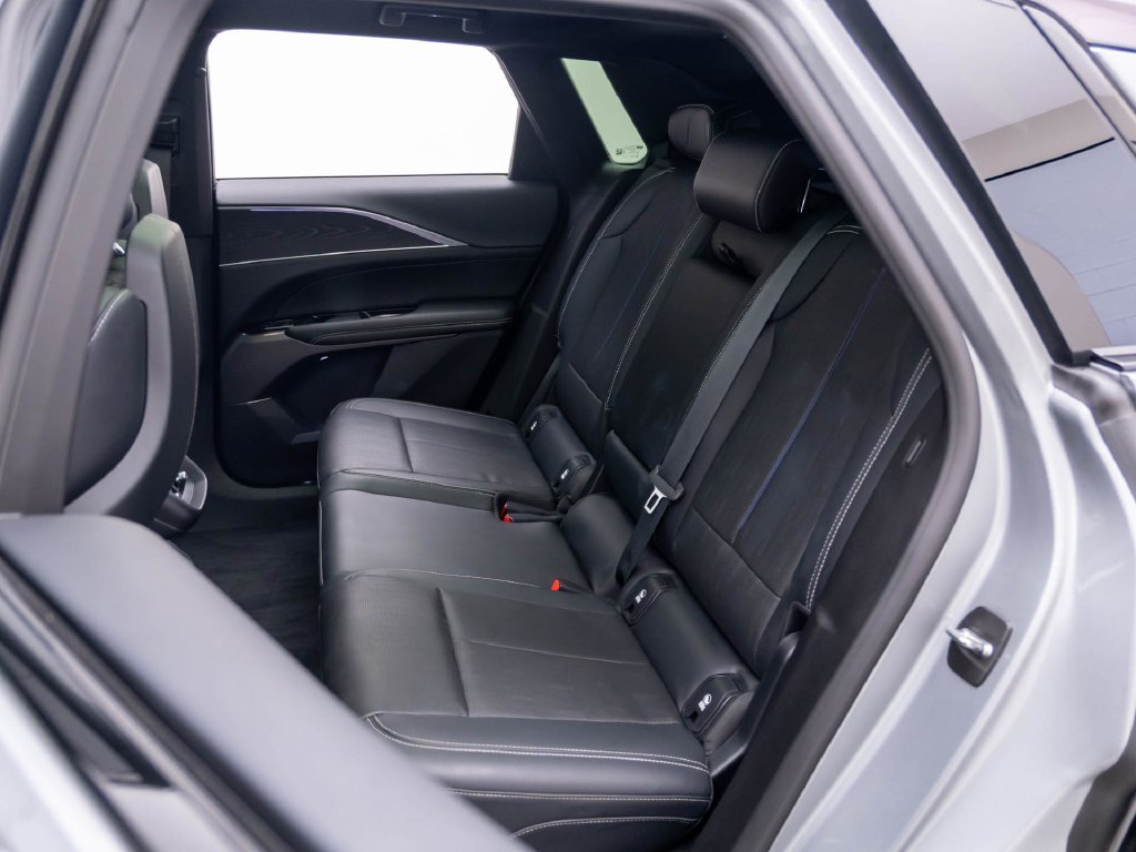 Used 2024 Cadillac Lyriq Sport AWD/4WD image 16