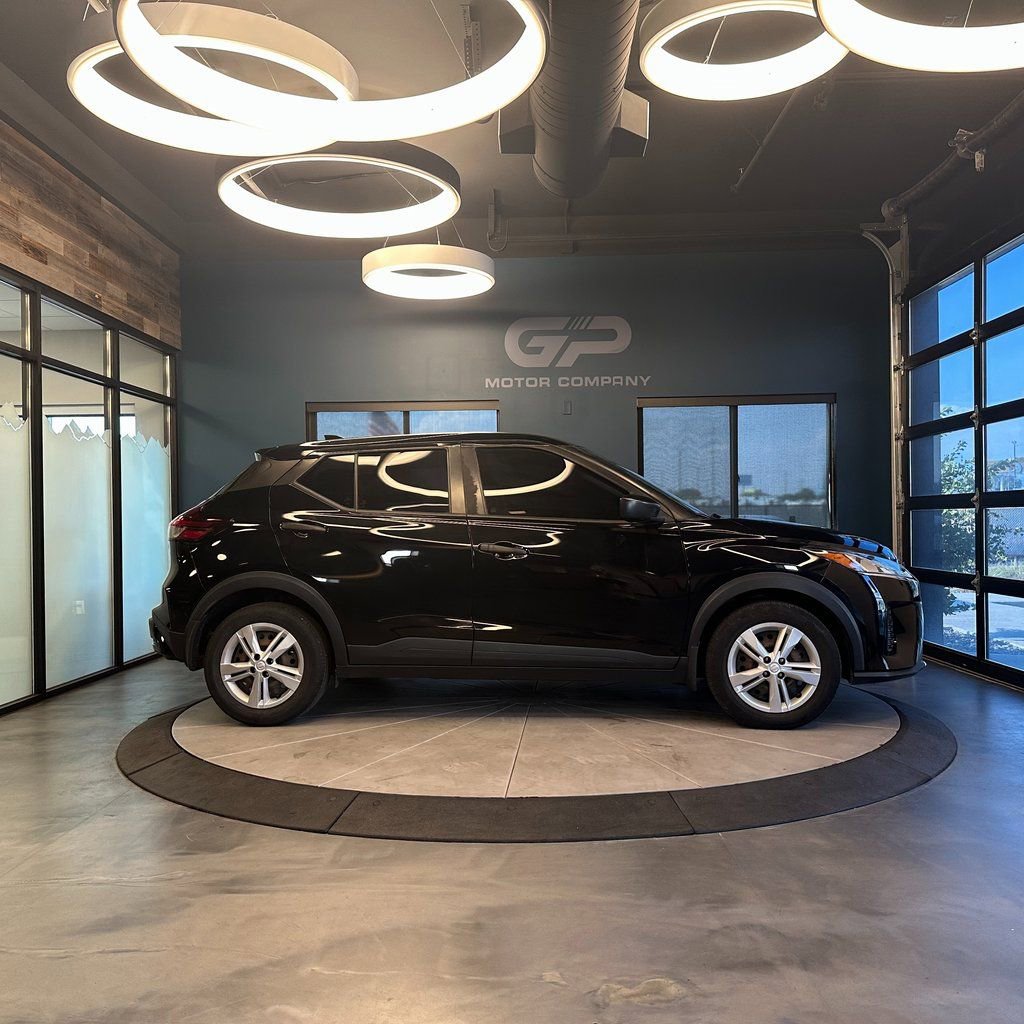 Used 2021 Nissan Kicks S FWD image 2