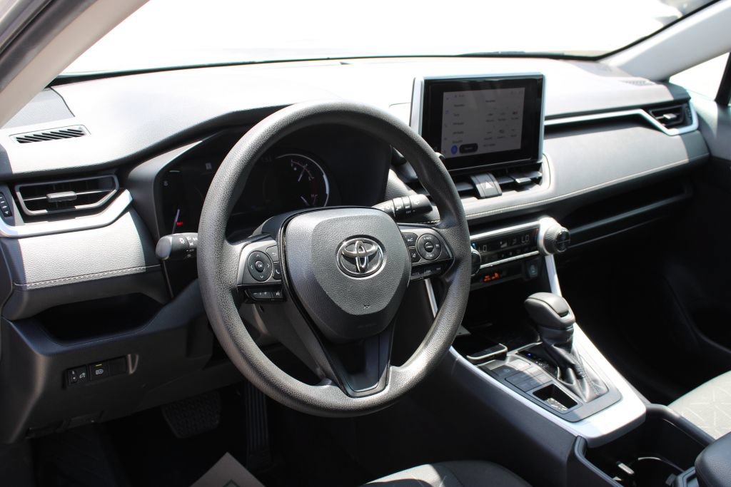 Used 2024 Toyota RAV4 XLE AWD/4WD image 29