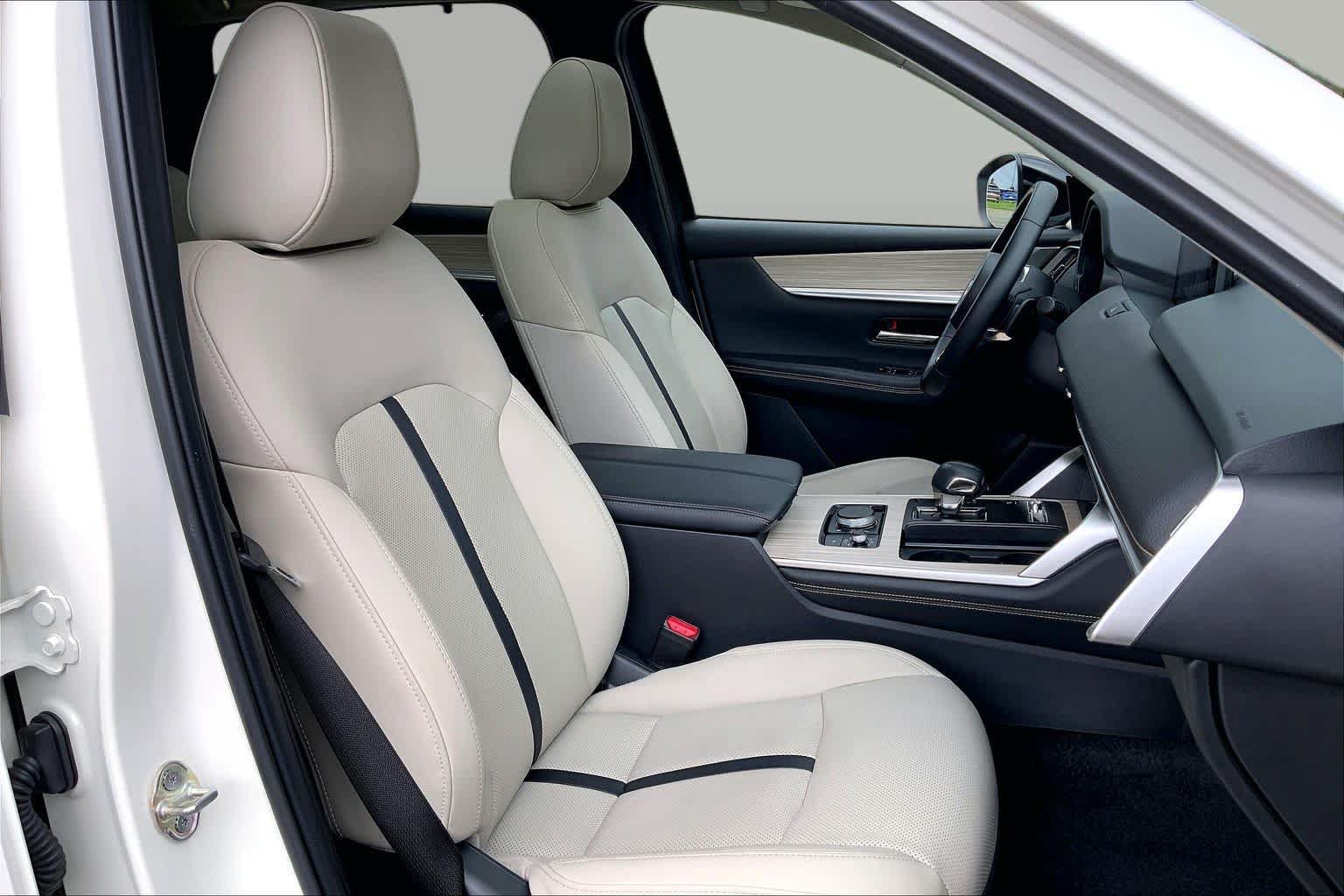 Certified 2025 MAZDA CX-70 Plug-In Hybrid w/ Premium Pkg AWD/4WD image 8