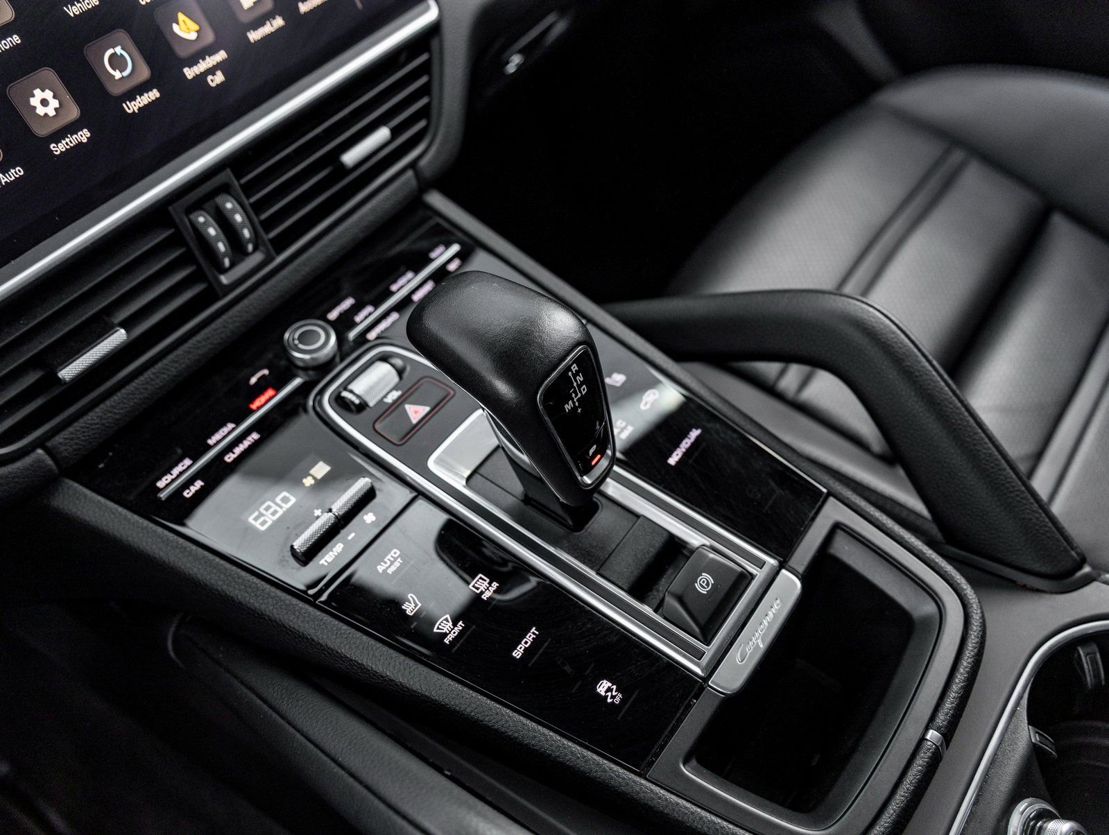 Used 2023 Porsche Cayenne image 30