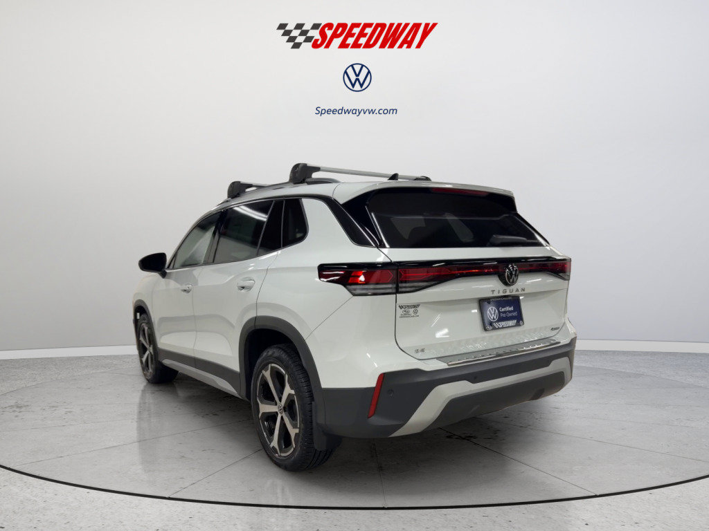 Used 2025 Volkswagen Tiguan SE AWD/4WD image 8