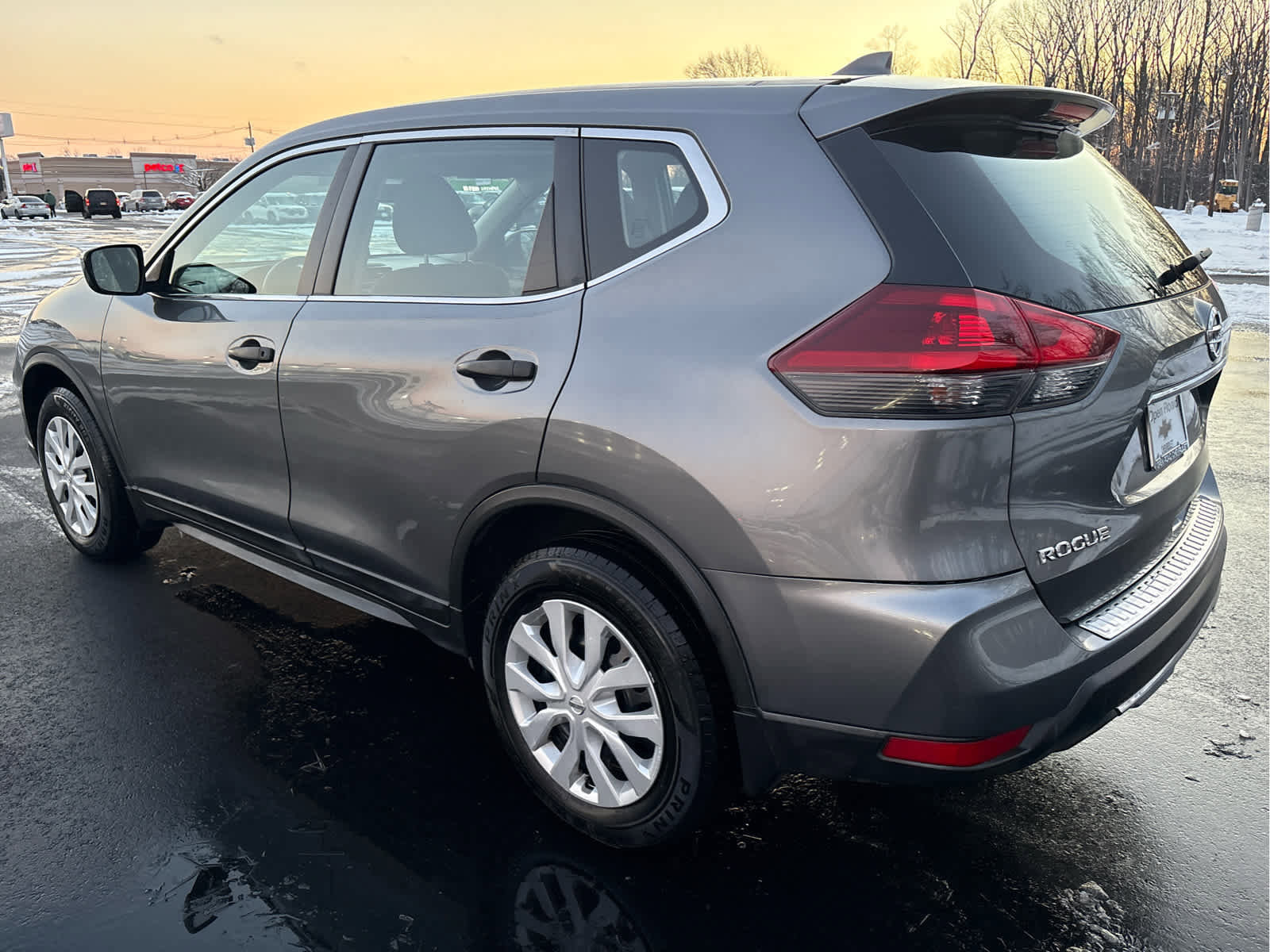 Used 2018 Nissan Rogue S image 6