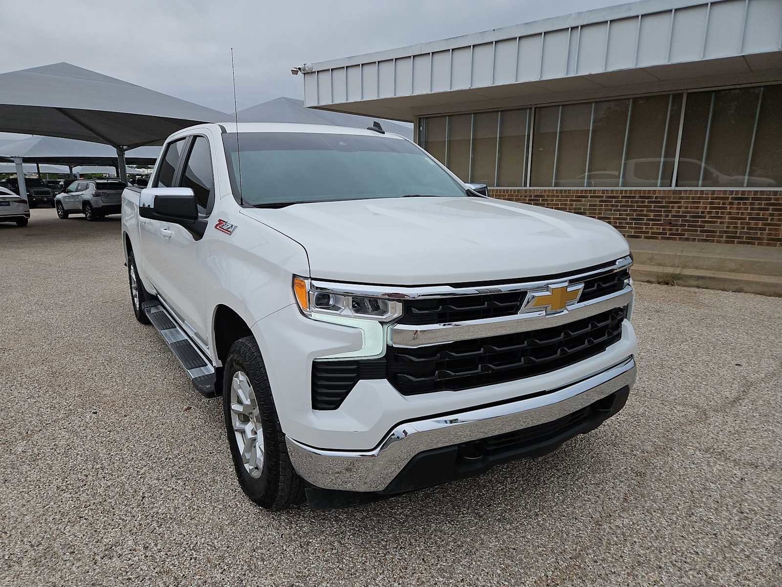 Used 2025 Chevrolet Silverado 1500 LT AWD/4WD image 2