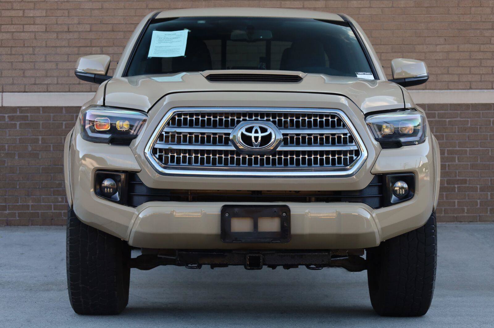 Used 2017 Toyota Tacoma TRD Sport w/ Tow Package (A/T) AWD/4WD image 6