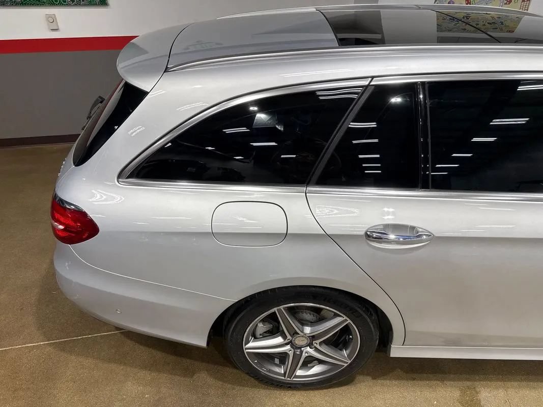 Used 2017 Mercedes-Benz E 400 4MATIC Wagon image 38