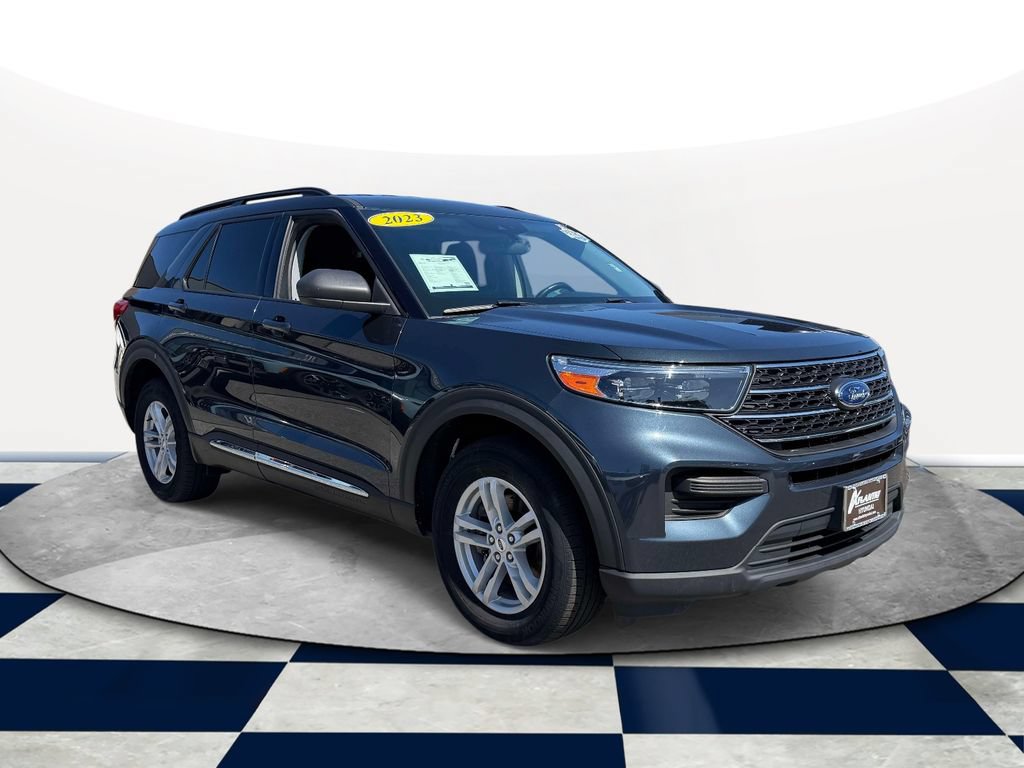 Used 2023 Ford Explorer XLT AWD/4WD image 1