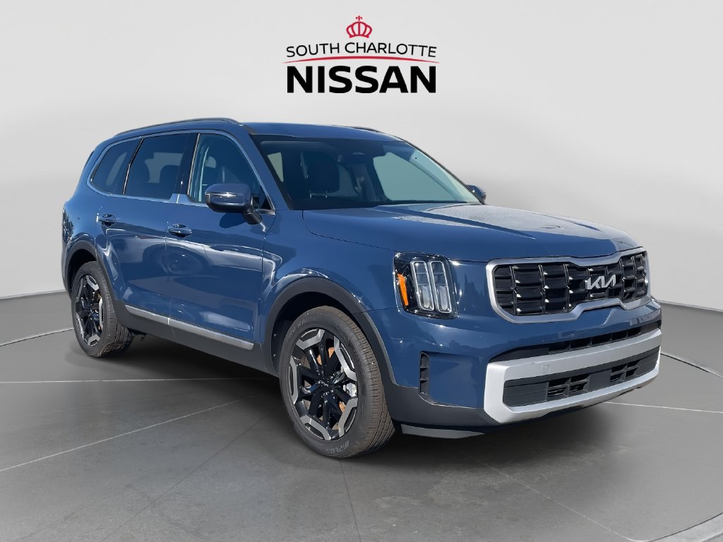 Used 2025 Kia Telluride S FWD image 2