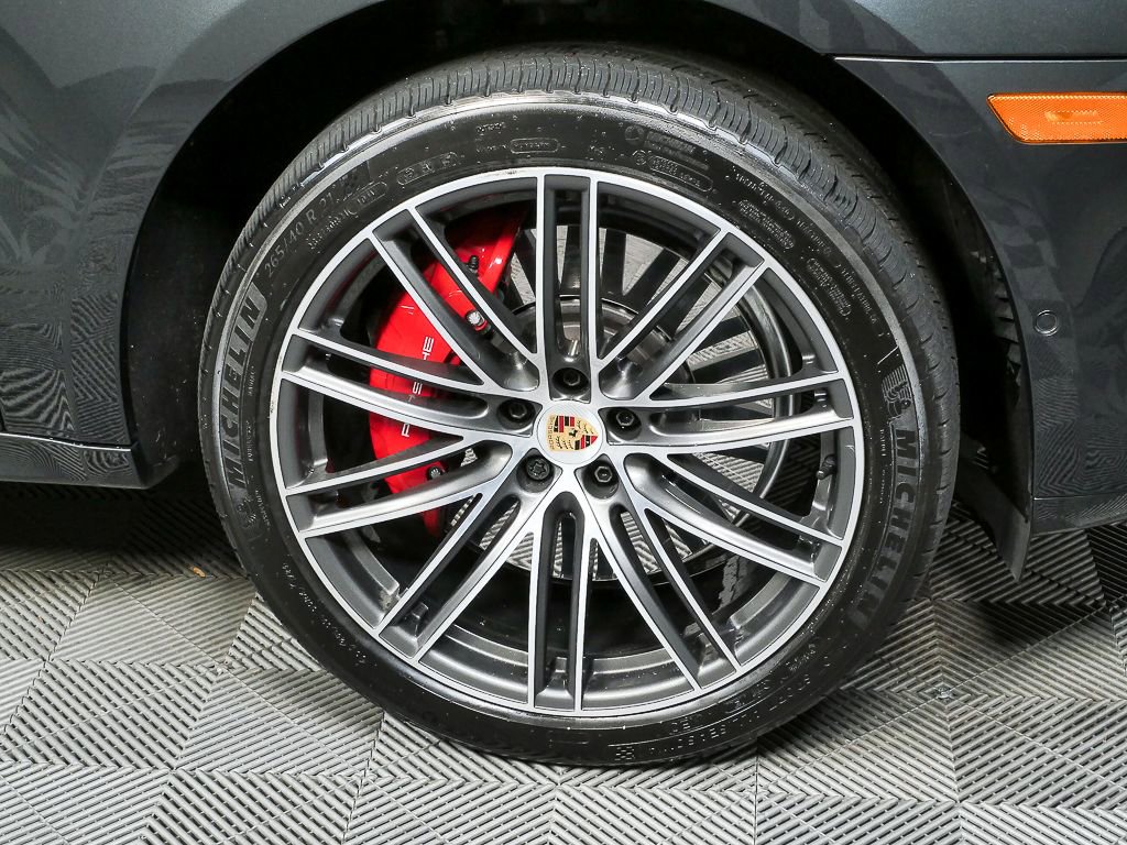 Certified 2025 Porsche Macan GTS image 39