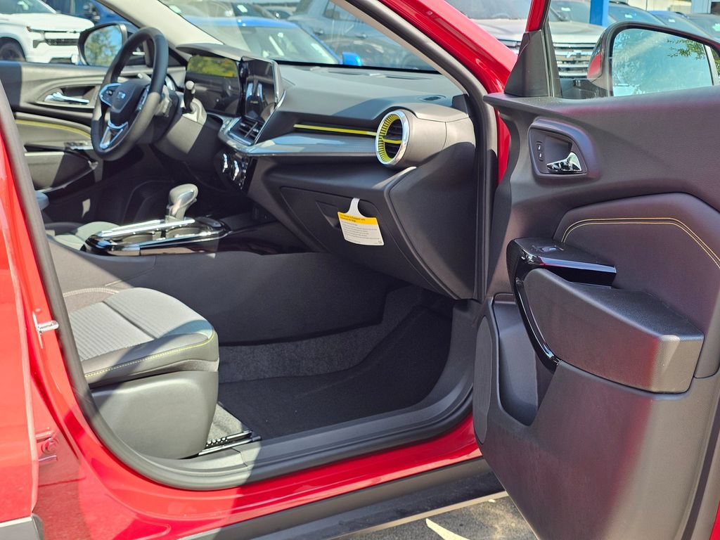 New 2026 Chevrolet Trax LT w/ Sunroof Package FWD image 15