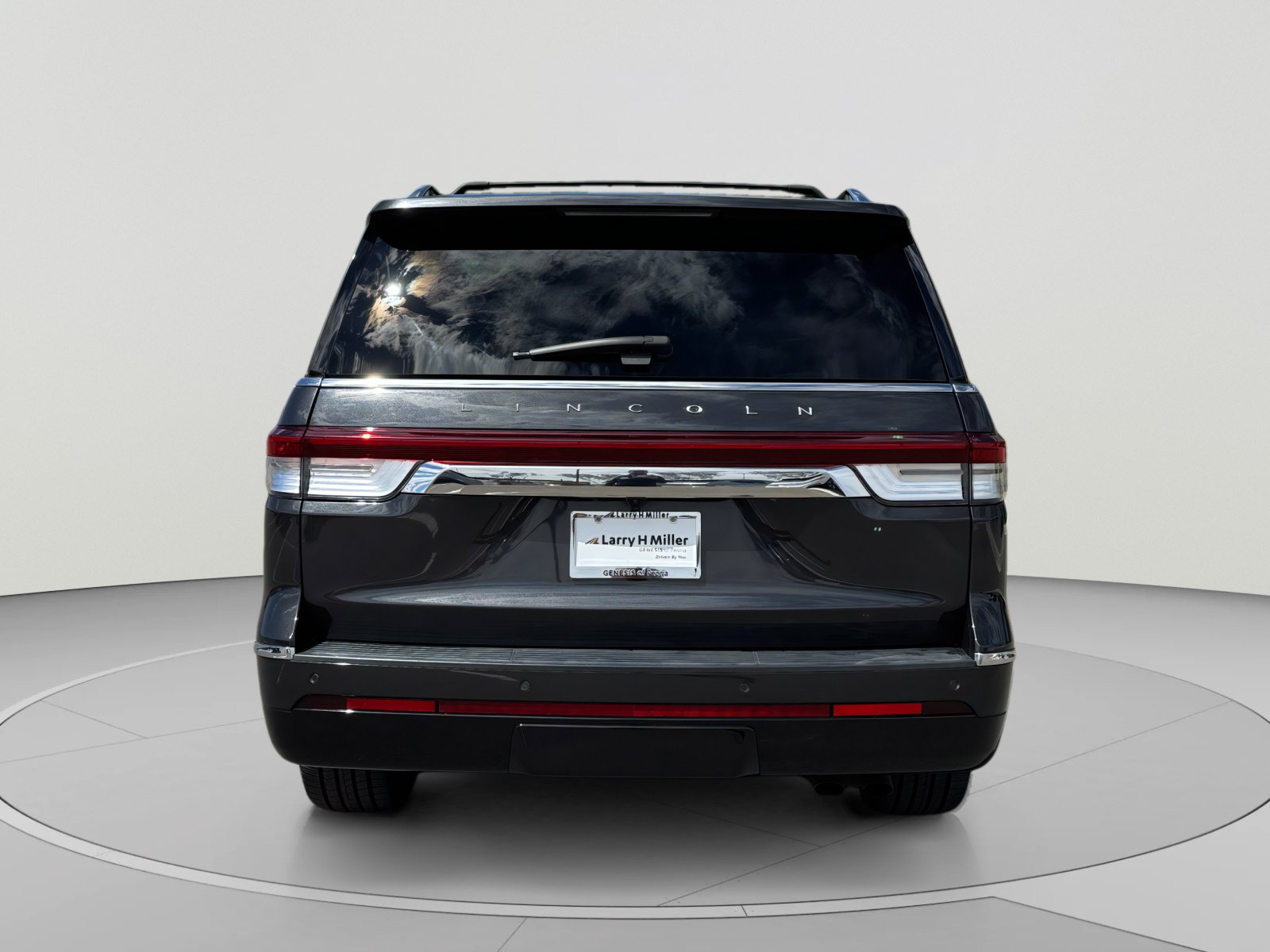 Used 2023 Lincoln Navigator Reserve RWD image 4