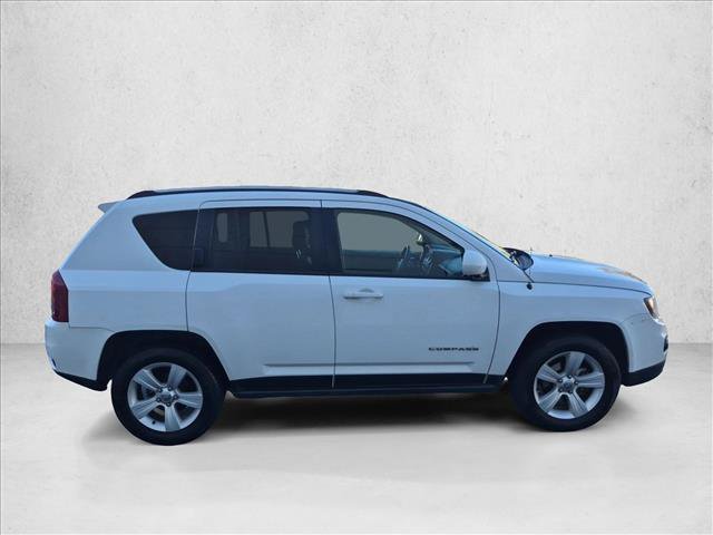Used 2017 Jeep Compass Latitude AWD/4WD image 4