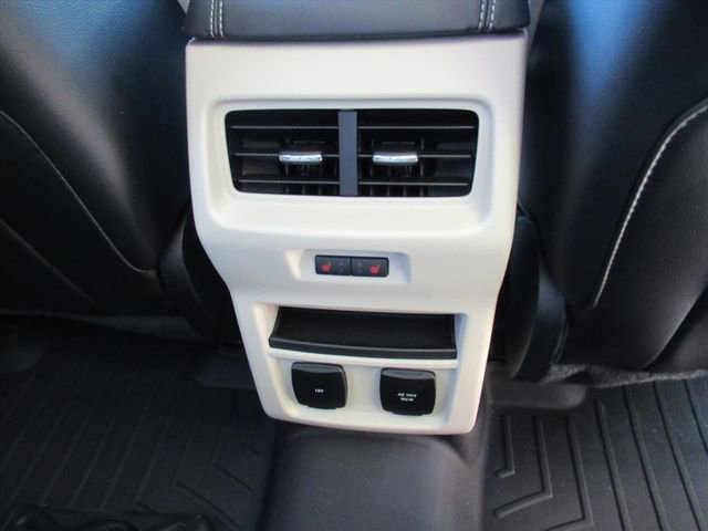 Used 2016 Ford Edge Titanium w/ Equipment Group 301A FWD image 32