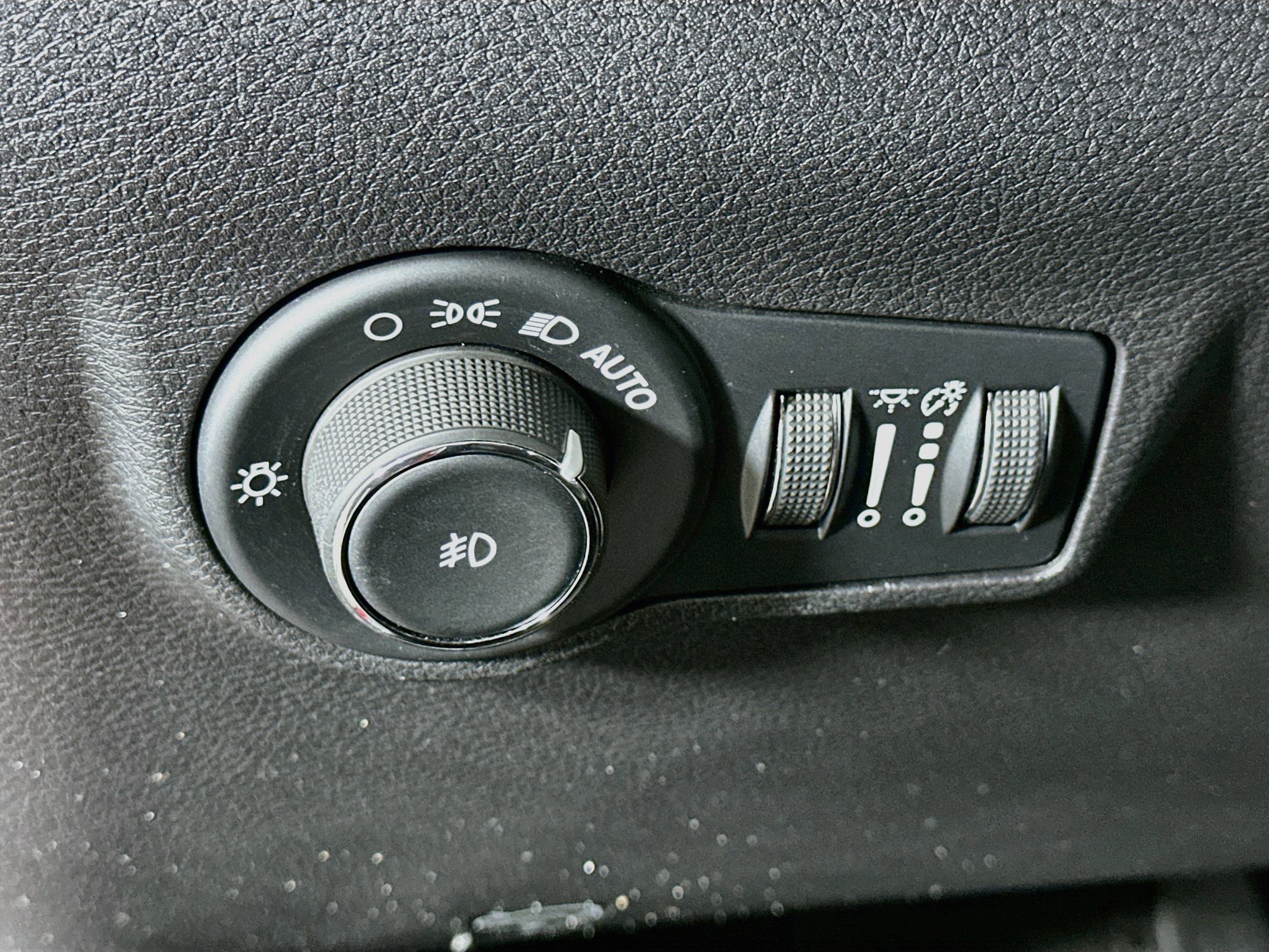 Used 2025 Jeep Compass Trailhawk AWD/4WD image 17
