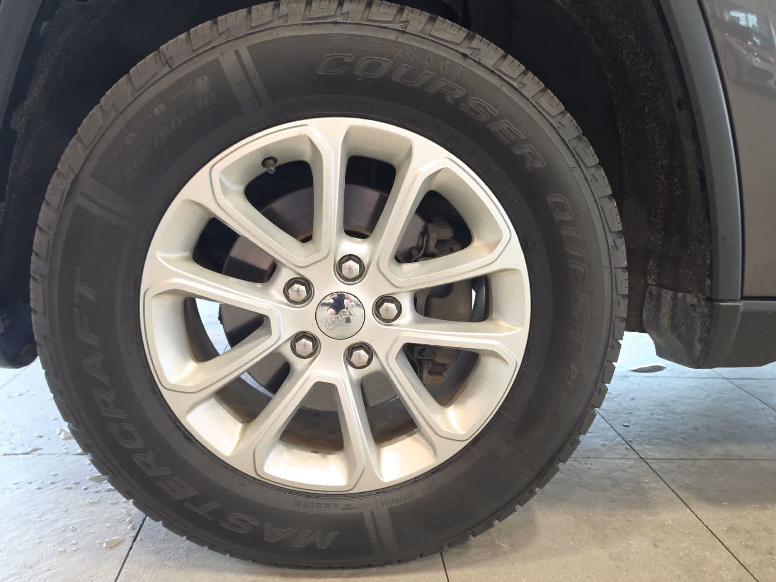 Used 2014 Jeep Grand Cherokee Laredo w/ 18" Wheel & 8.4" Radio Group AWD/4WD image 13