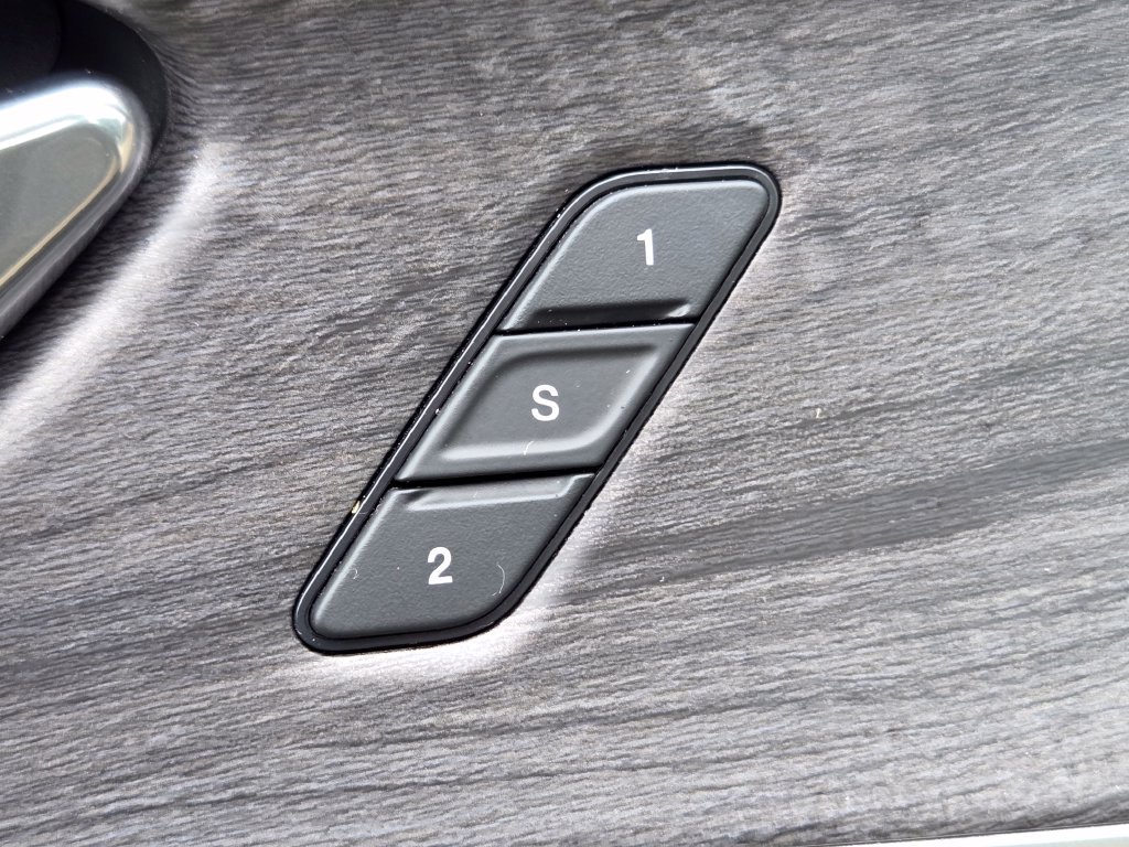 Used 2024 Jeep Grand Cherokee Limited AWD/4WD image 10