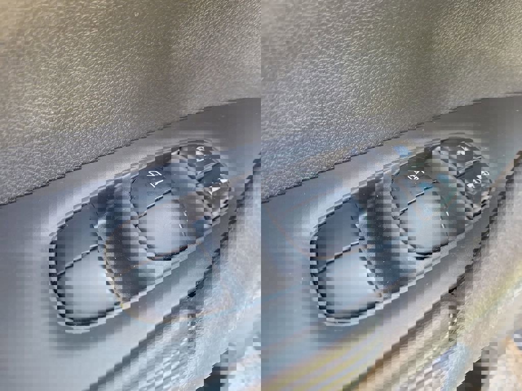 Used 2020 Nissan Rogue S image 15