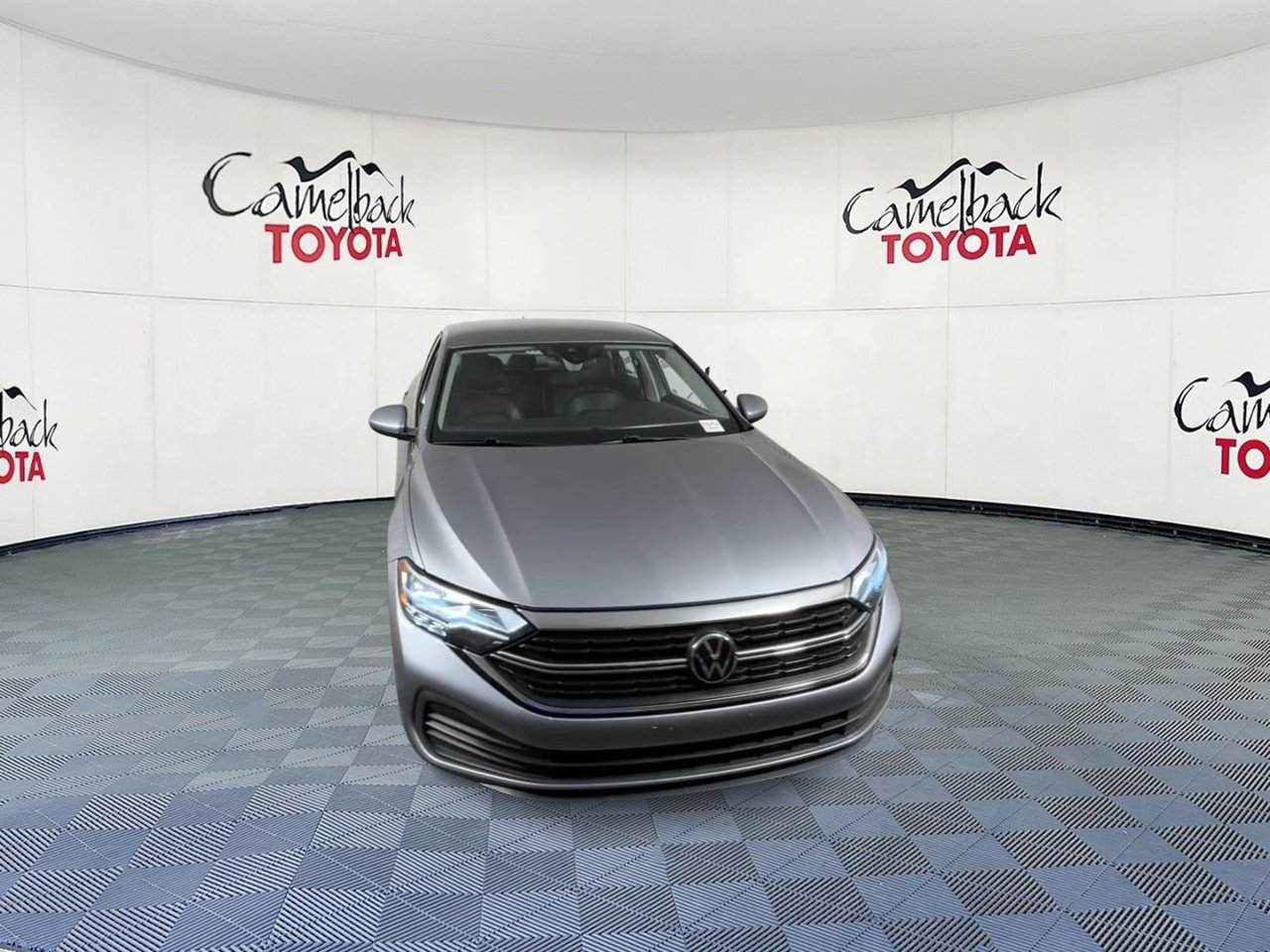 Used 2024 Volkswagen Jetta SE FWD image 4