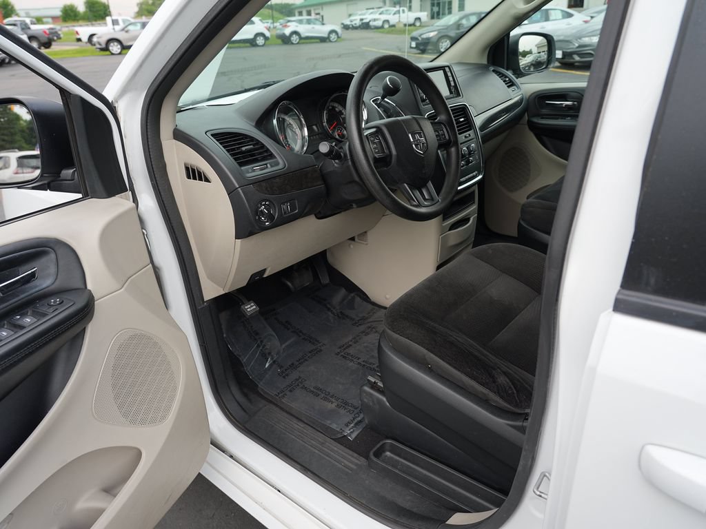 Used 2018 Dodge Grand Caravan SE w/ UConnect Hands-Free Group FWD image 11