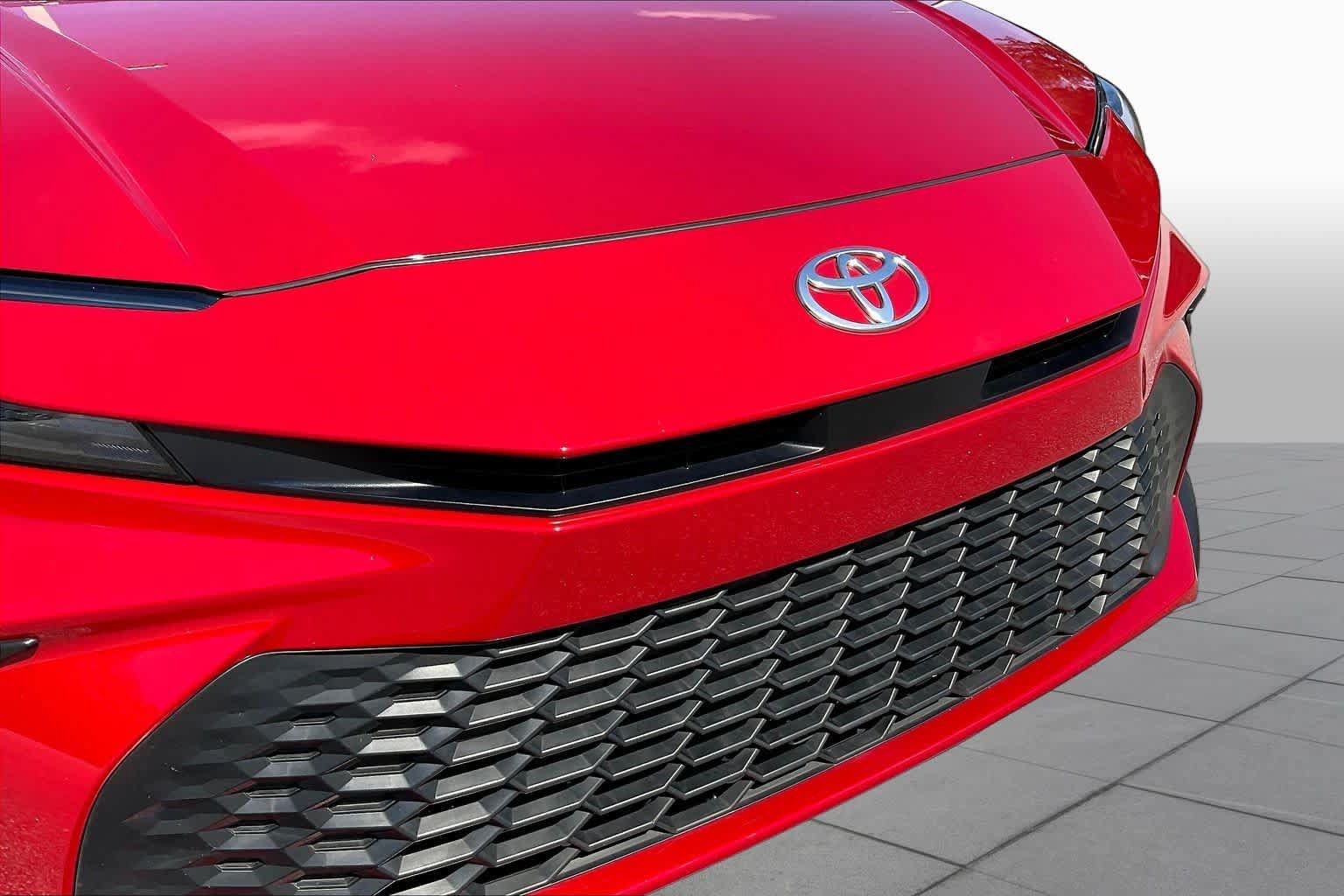 Used 2025 Toyota Camry SE w/ Convenience Package FWD image 29