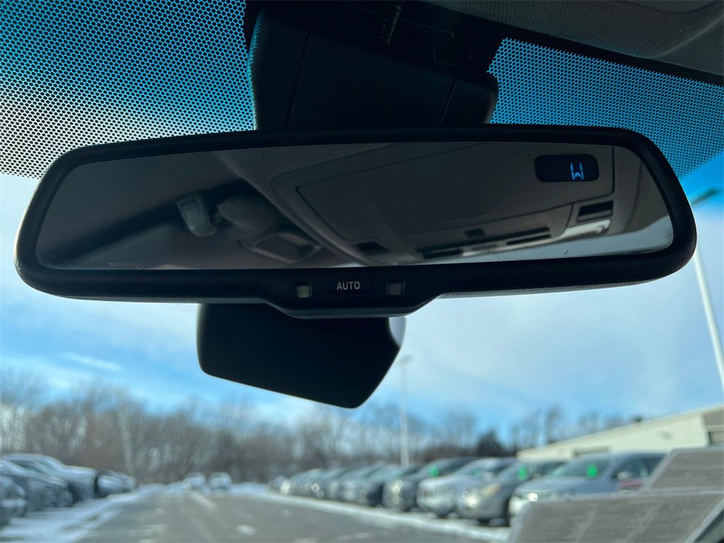 Used 2015 Toyota Camry XSE image 23