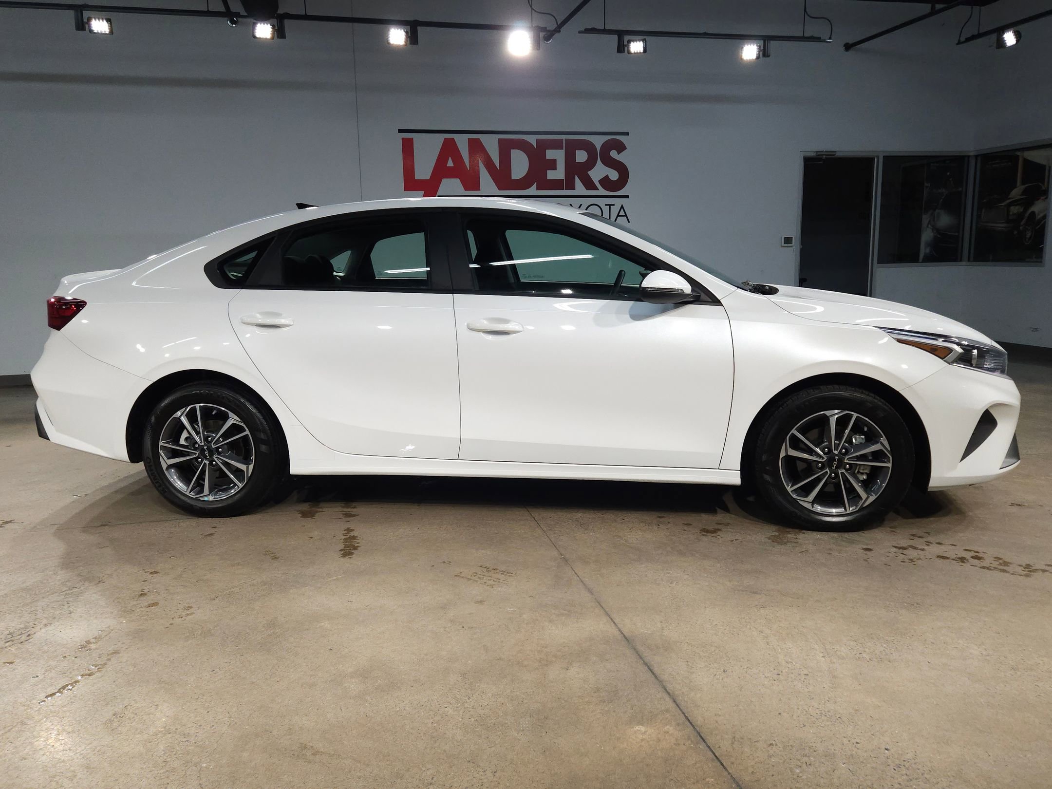 Used 2024 Kia Forte LXS w/ LXS Technology Package image 8