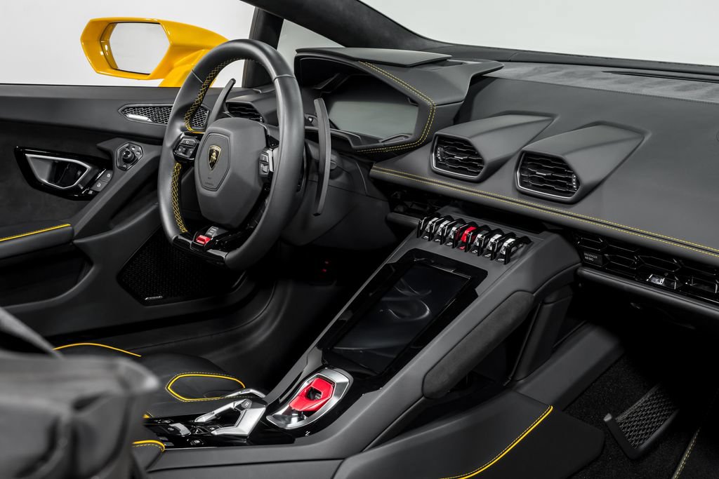Used 2022 Lamborghini Huracan EVO RWD image 31