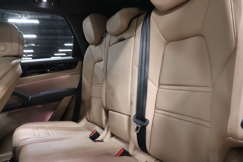 Used 2019 Porsche Cayenne S w/ Premium Plus Package image 18