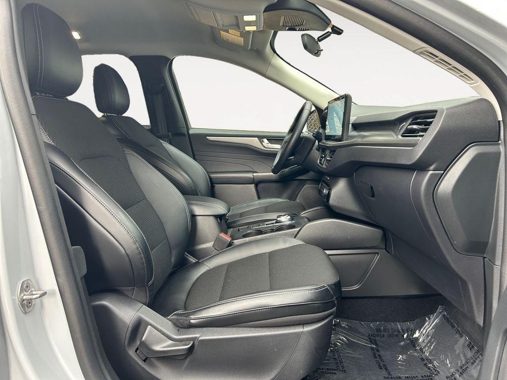 Used 2025 Ford Escape SE FWD image 24