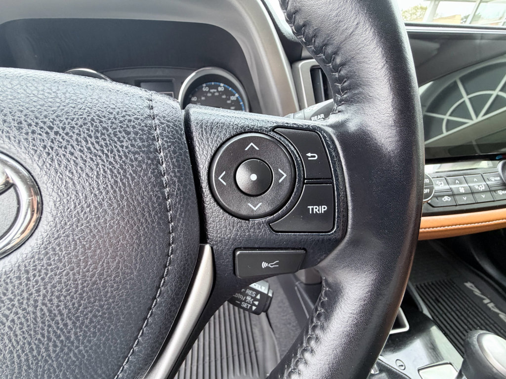 Used 2018 Toyota RAV4 Limited image 16