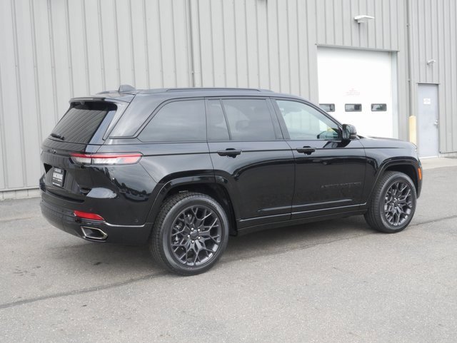 New 2025 Jeep Grand Cherokee Summit image 16