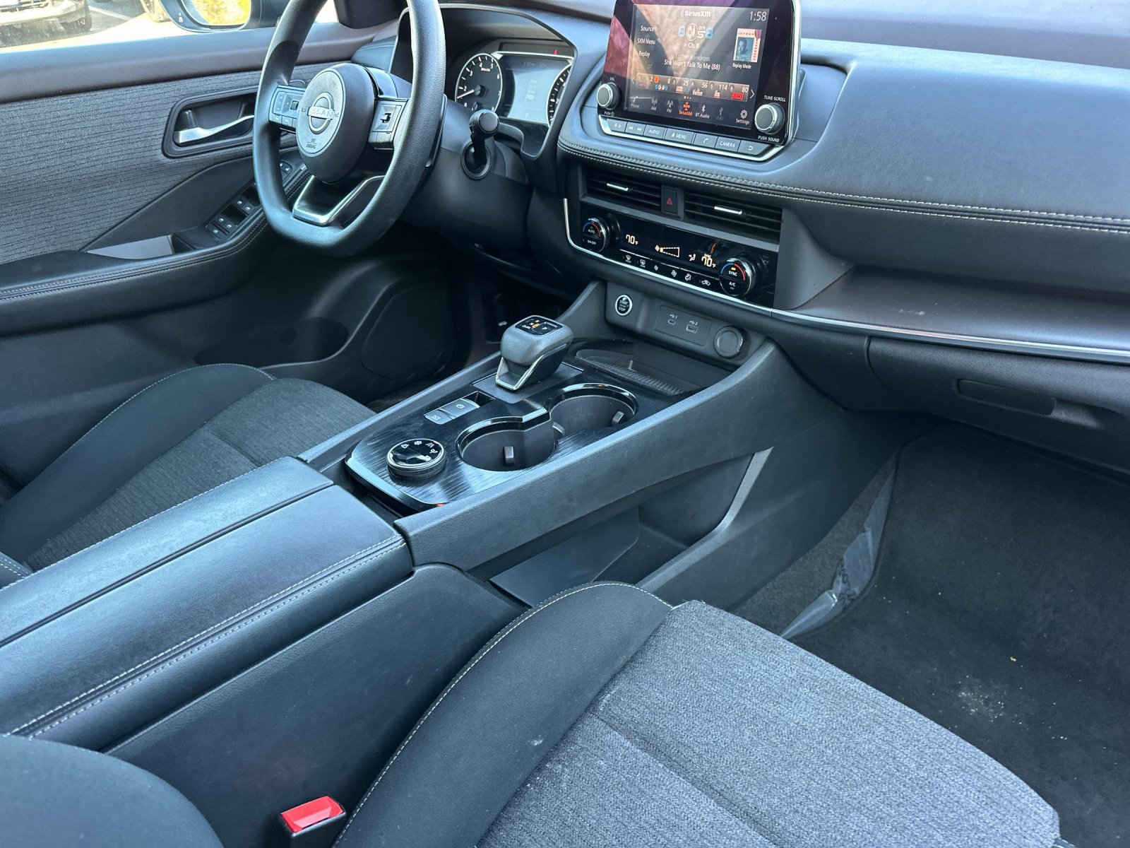 Used 2023 Nissan Rogue SV image 16