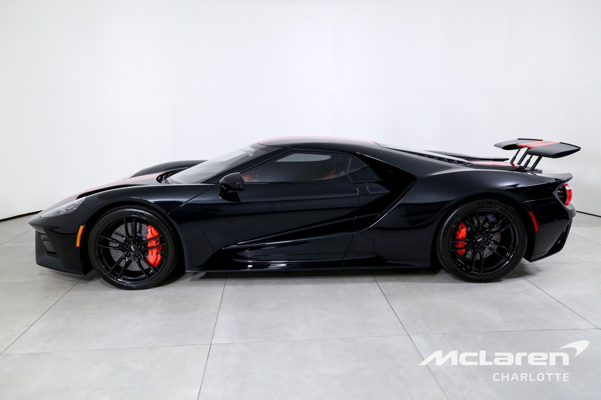 Used 2019 Ford GT RWD image 6
