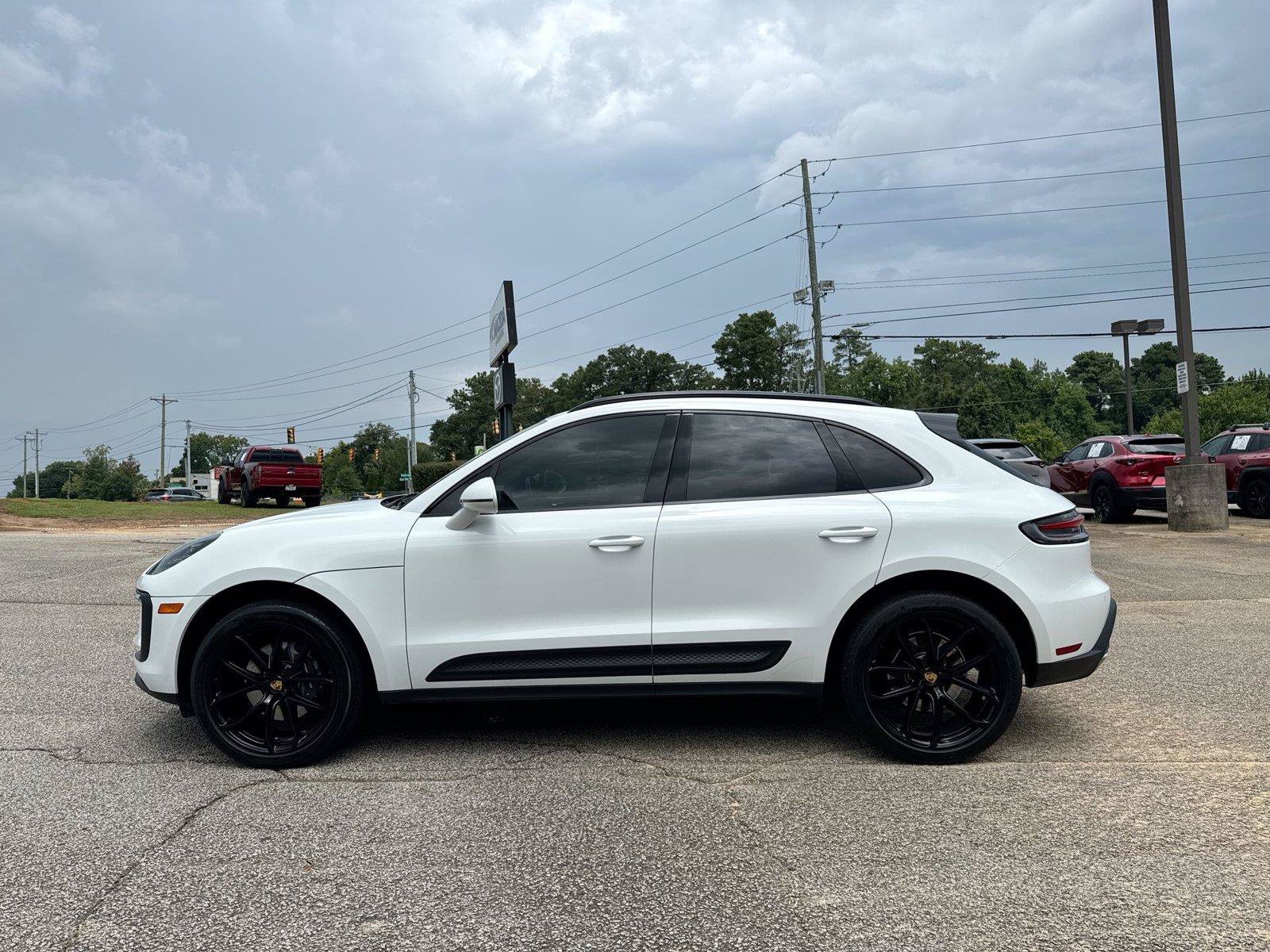 Used 2022 Porsche Macan AWD/4WD image 4